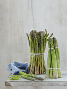 mazzi di asparagi