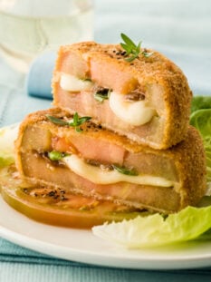 Sandwich fritti con mozzarella e acciuga