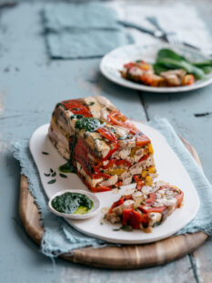 Aspic di pollo e peperoni al mirto