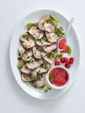Filetto alla vinaigrette di lamponi e salsa alla menta