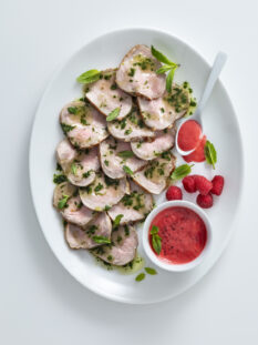 Filetto alla vinaigrette di lamponi e salsa alla menta