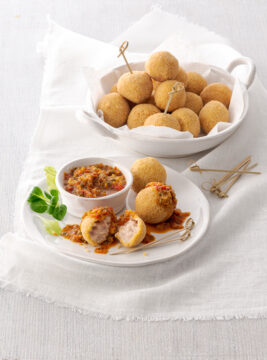 Fritto di besciamella spagnola con sugo ai peperoni