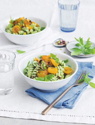 Fusilli con pesto di spinacini e zenzero