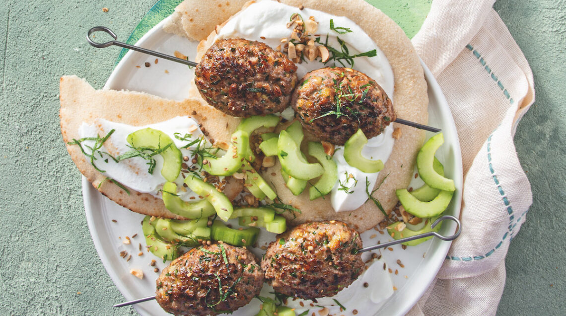 Kofta con pita, cetrioli e dukkah