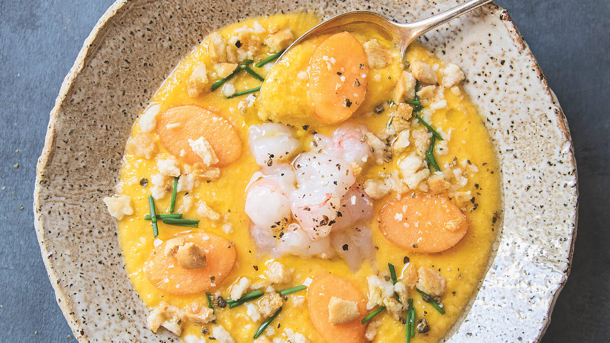 Zuppetta con pomodorini, melone e scampi crudi
