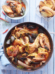 Zuppa di pesce al finocchietto e zafferano