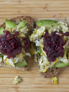 bruschetta con avocado