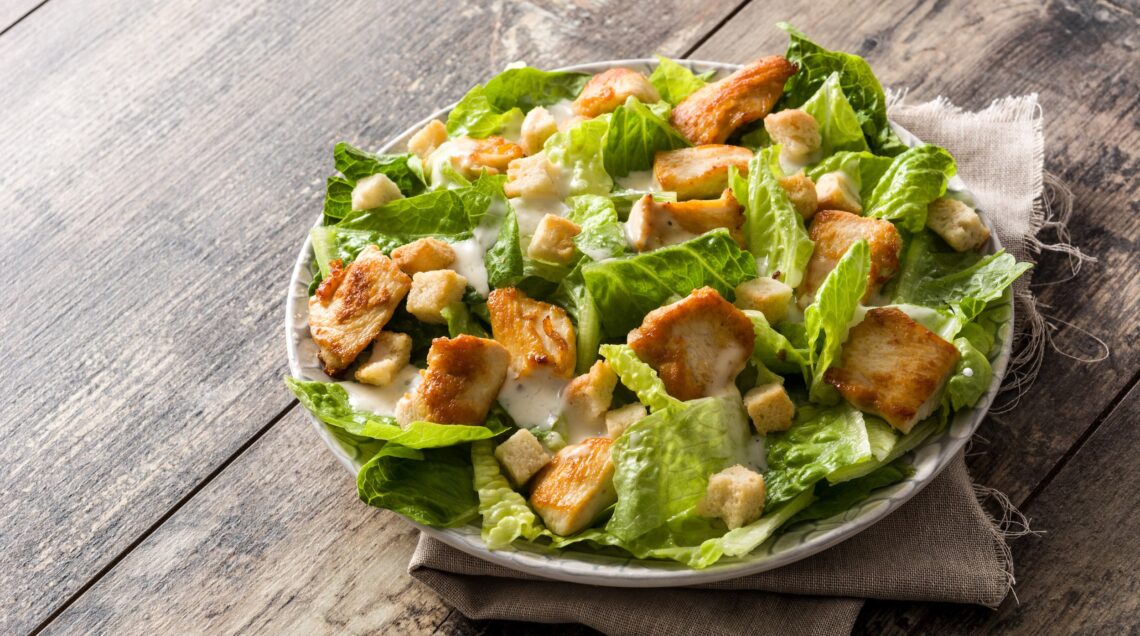 CAESAR SALAD CON POLLO ALLA PIASTRA