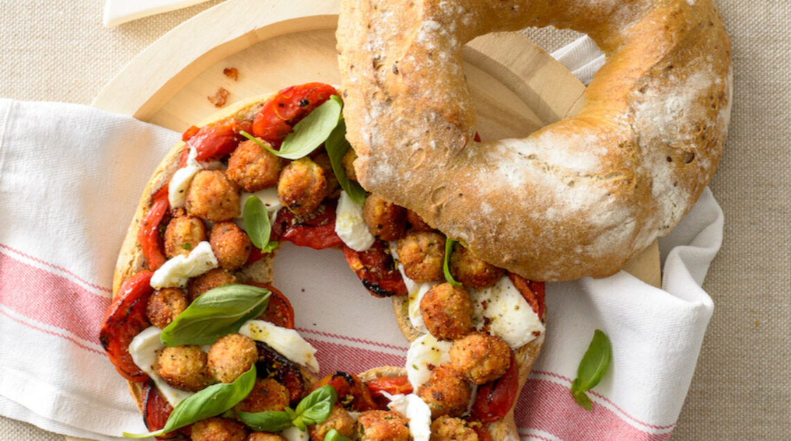 Ciambella con pomodori e polpettine