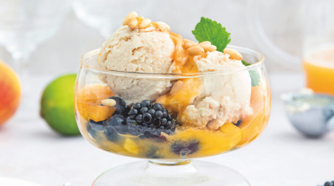 Gelato Ai Pinoli Affogato Con Frullato Al Miele E Frutta Fresca