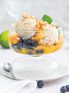 Gelato Ai Pinoli Affogato Con Frullato Al Miele E Frutta Fresca