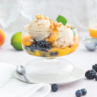 Gelato Ai Pinoli Affogato Con Frullato Al Miele E Frutta Fresca