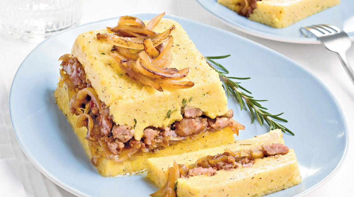 Cake alla salsiccia con cipolle caramellate
