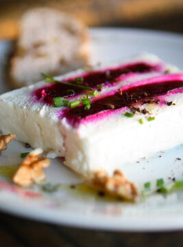 Terrina di formaggio di capra e barbabietola