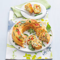 Ciambella di bucatini con robiola e verdure