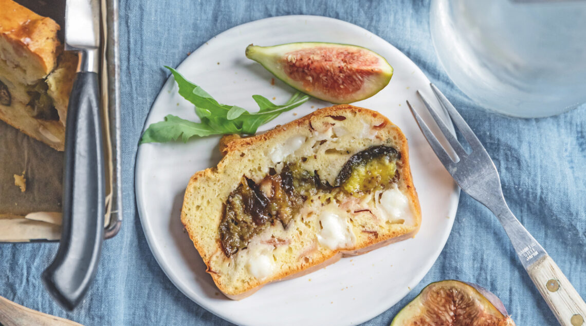 Cake con fichi, formaggio di capra e prosciutto