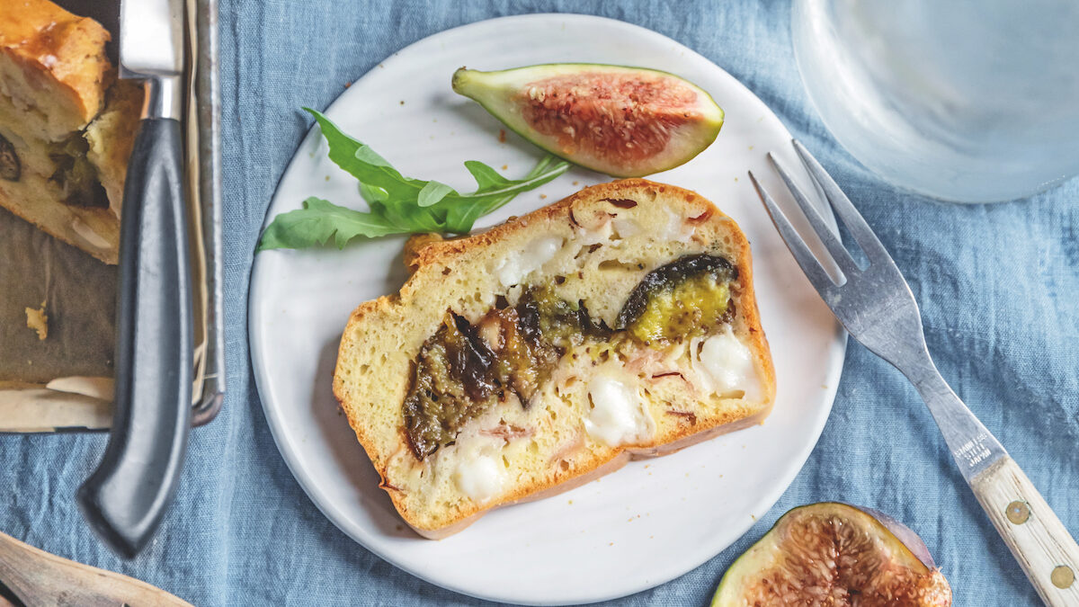 Cake con fichi, formaggio di capra e prosciutto