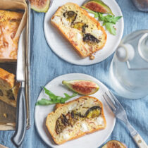 Cake con fichi, formaggio di capra e prosciutto