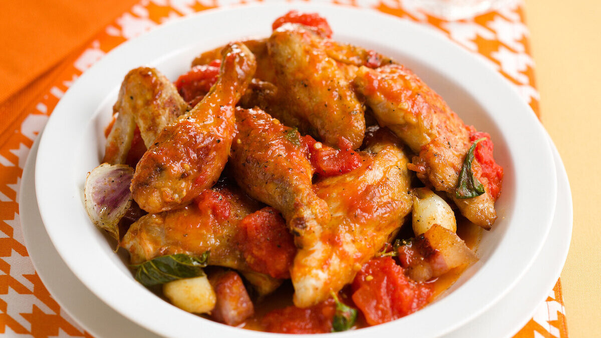 Umido di pollo al lardo con i pomodori
