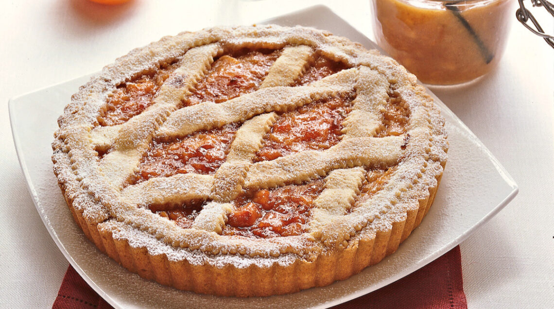 Crostata con confettura di cachi e amaretti