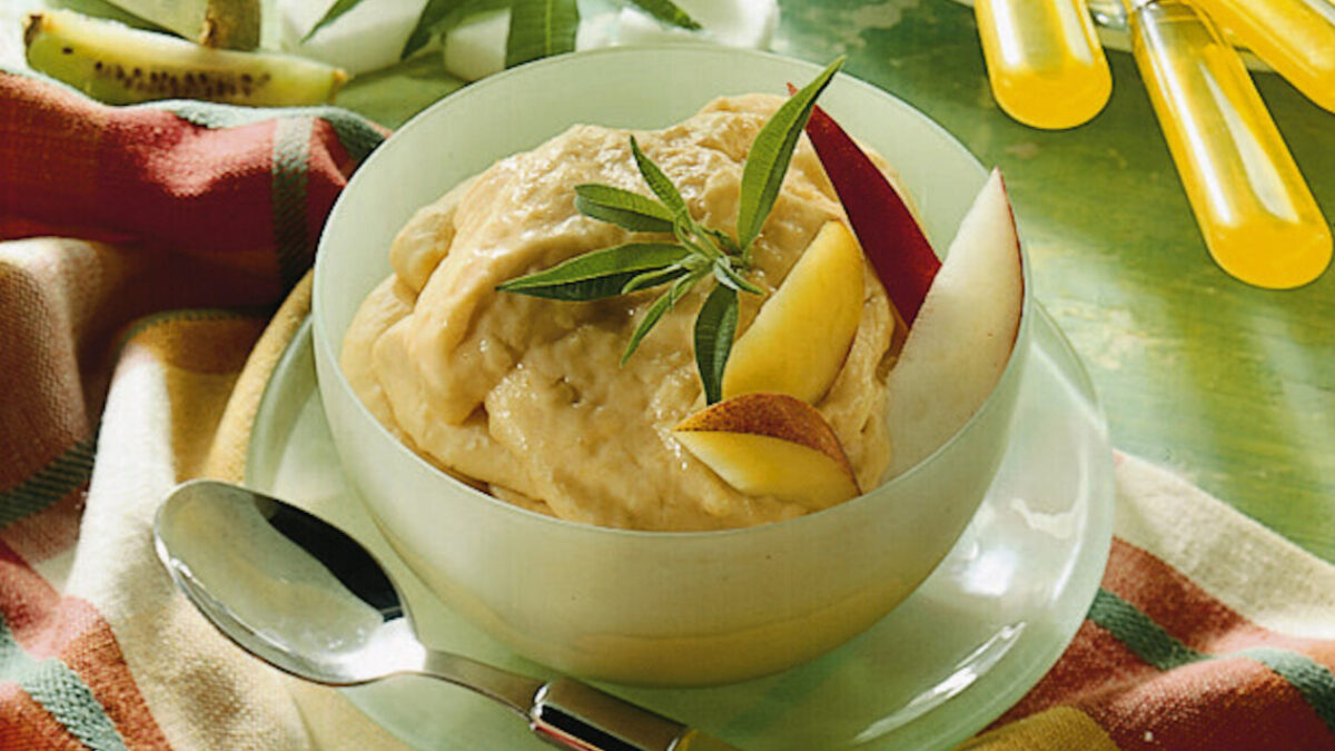 Mousse estiva di pesche al Prosecco
