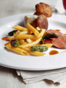 PENNE CON PICCIONE, PORCINI E ASPARAGI