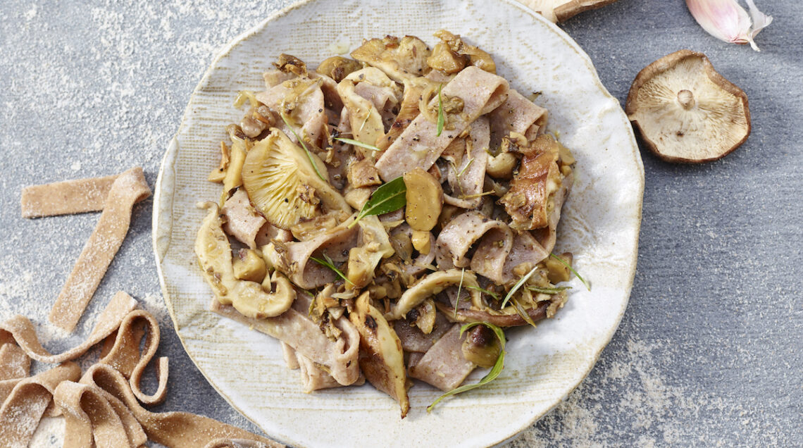 Pappardelle di farro con castagne, funghi e rosmarino