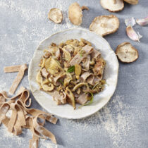 Pappardelle di farro con castagne, funghi e rosmarino