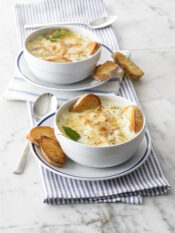 Zuppetta con merluzzo, pane e cipolle al latte