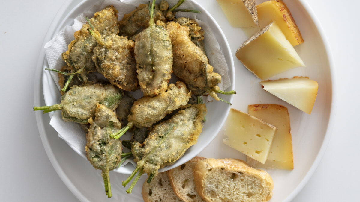 Salvia fritta al pecorino toscano