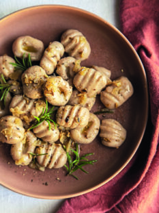 Gnocchi di patate e castagne al lardo di arnad