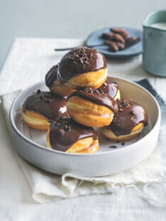 Mini krapfen con crema di marroni e cioccolato