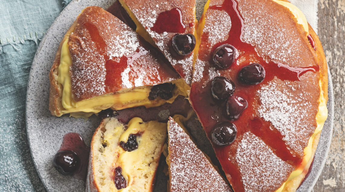Torta krapfen con crema pasticciera