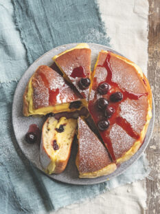 Torta krapfen con crema pasticciera