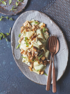 Pappardelle al pepe con pesto di erbe