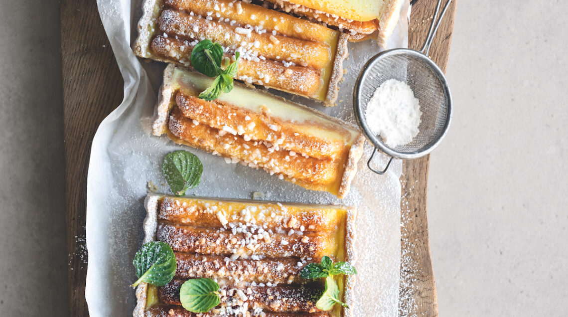 Crostata agli amaretti con savoiardi in pastella