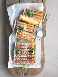 Crostata agli amaretti con savoiardi in pastella