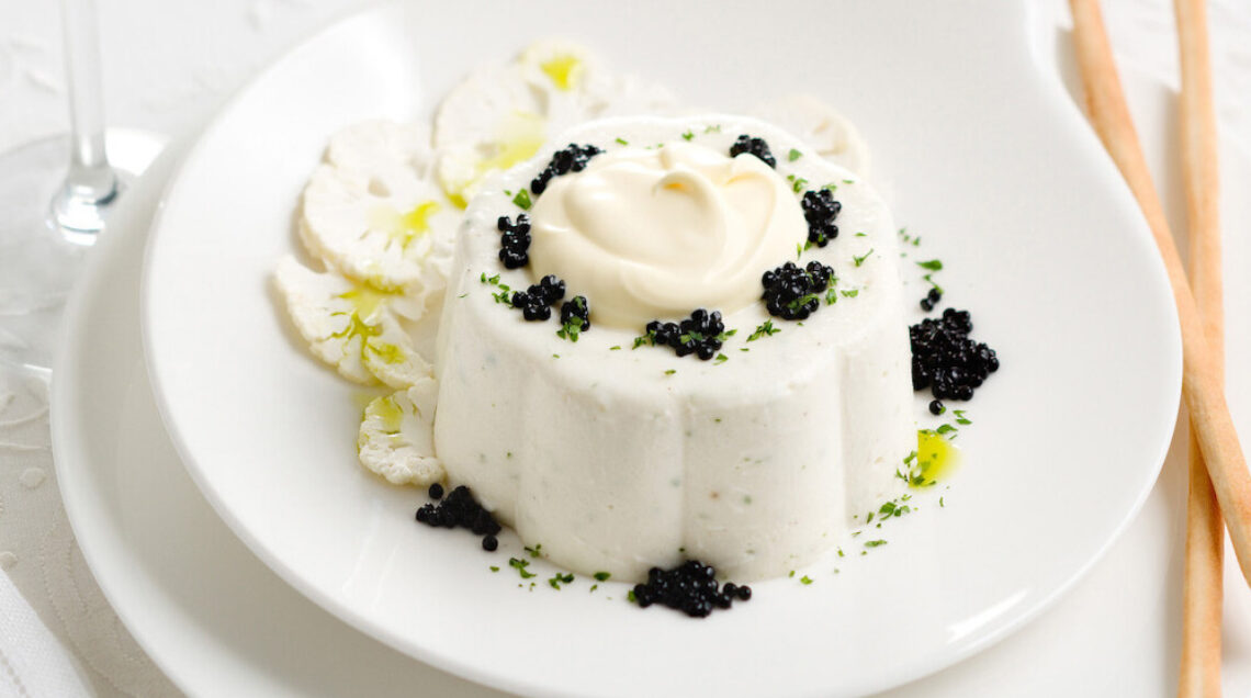 Bavaresi di cavolfiore al caviale e dragoncello