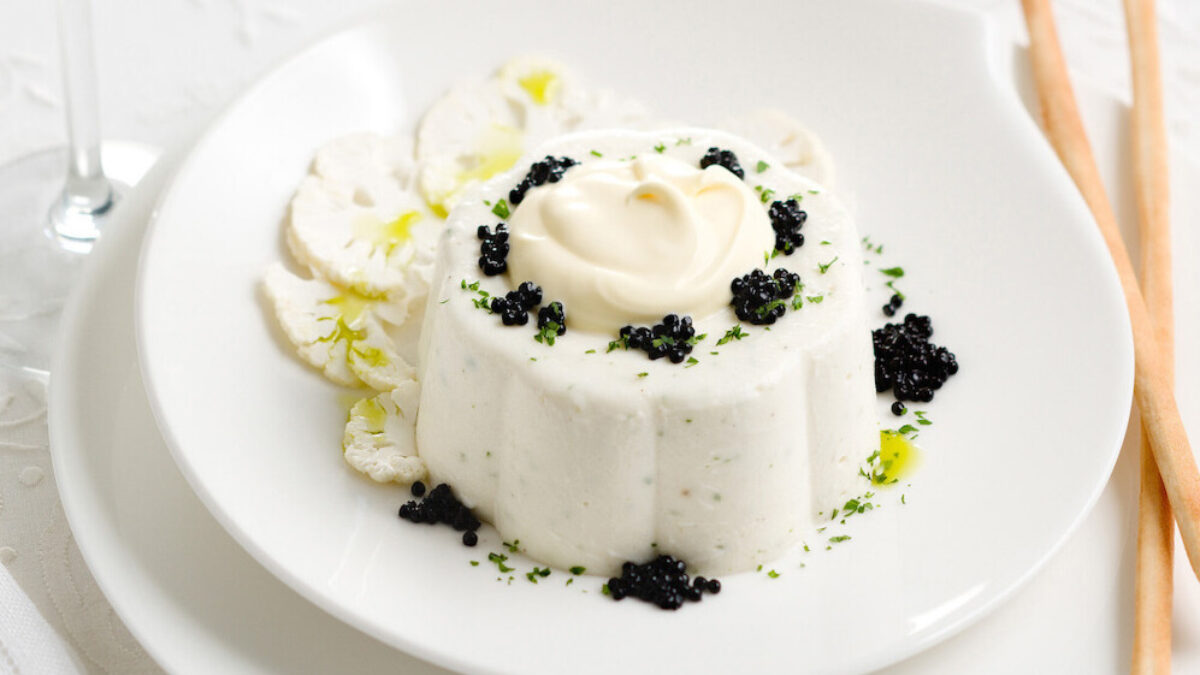 Bavaresi di cavolfiore al caviale e dragoncello