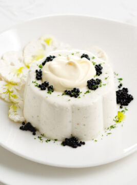 Bavaresi di cavolfiore al caviale e dragoncello