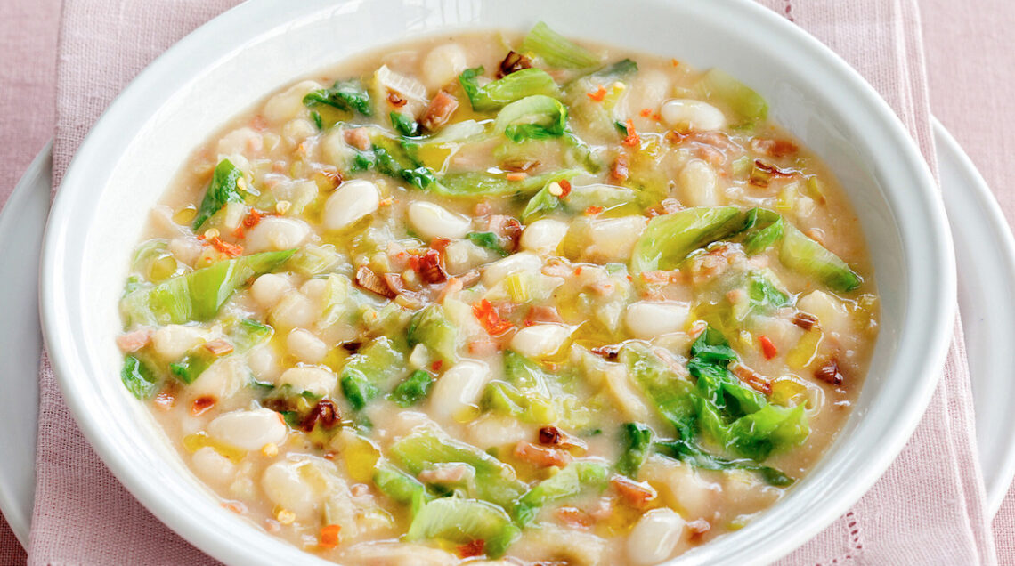 ZUPPA DI FAGIOLI ZOLFINI E SCAROLA