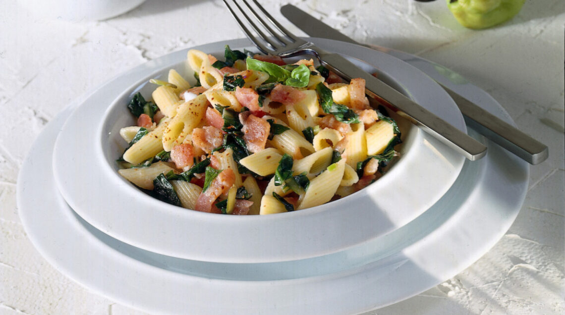 Mezze penne con cicorino e pomodoro