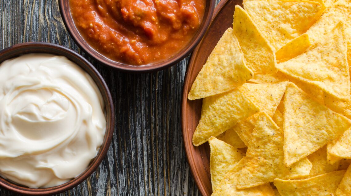 Nachos chips with sour cream e spicy tomato dip