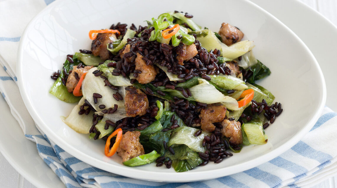 Padellata piccantina con salsiccia, scarola e riso Venere