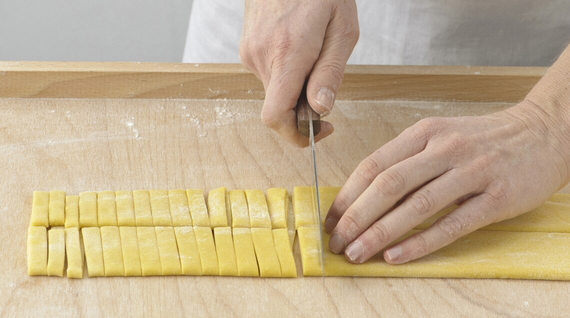 TAGLIARE LA PASTA FRESCA