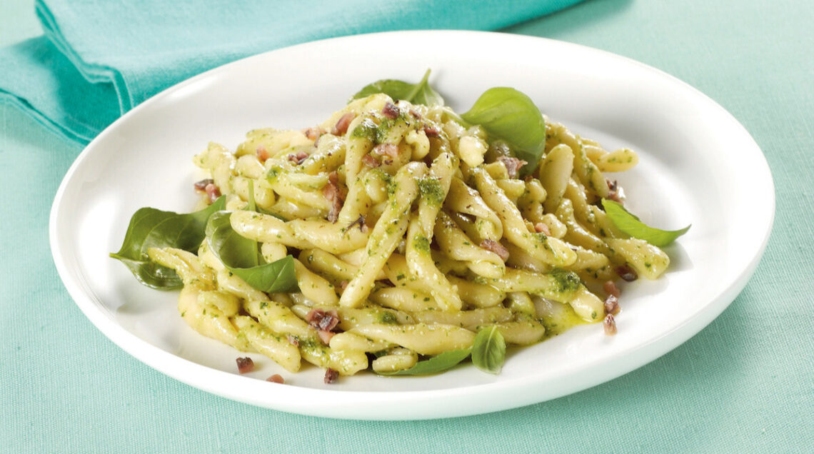 Strozzapreti con pesto mediterraneo