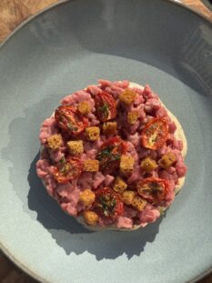 tartare di vitello con salsa tonnata
