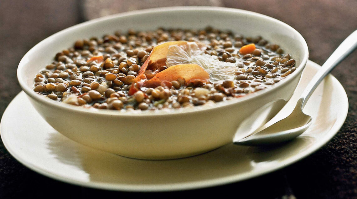 Zuppa di lenticchie al profumo di cumino e limone