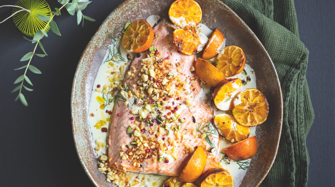 Salmone in salsa bianca con briciole di pan brioche