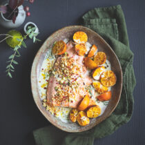 Salmone in salsa bianca con briciole di pan brioche